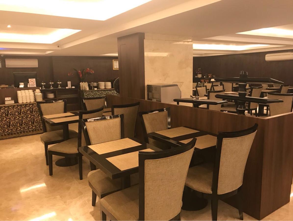 Residence Warhol Simpang Lima Semarang Luaran gambar